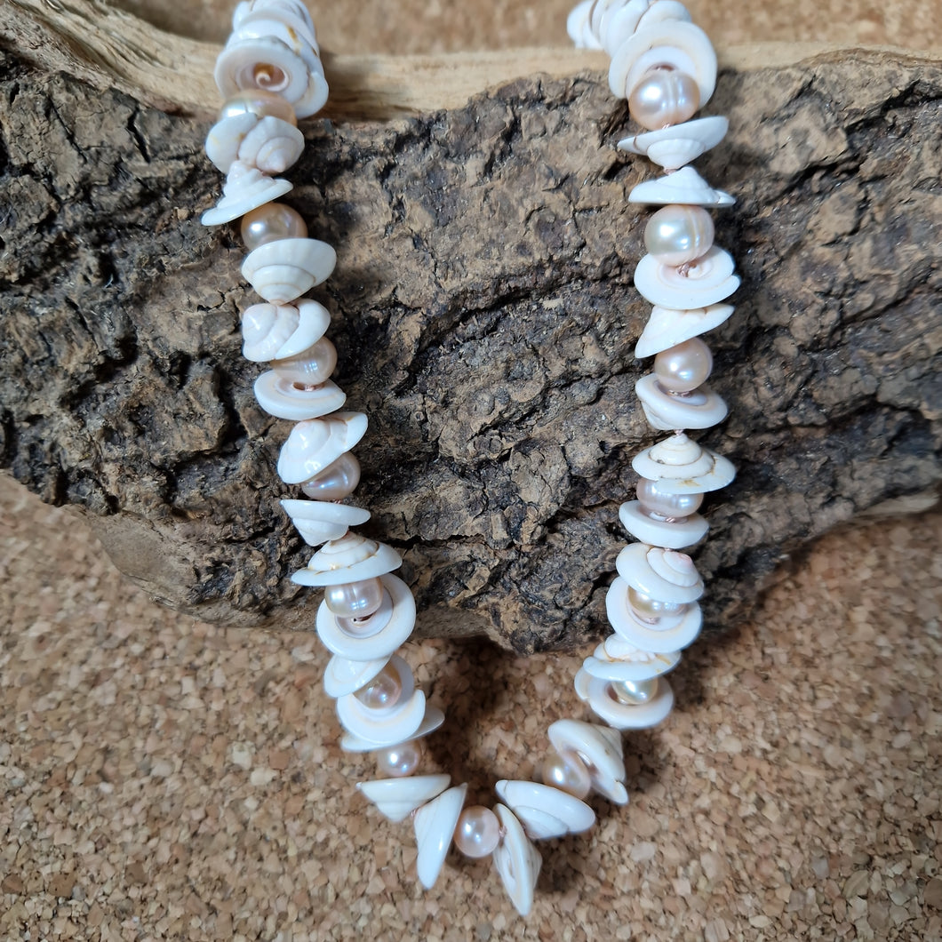 Freshwater pearls and shell necklace, length 21