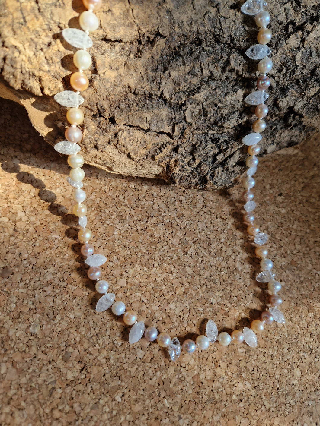 Freshwater pearl and crackle quartz necklace 32