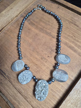 Druzy quartz and freshwater pearls necklace 15"