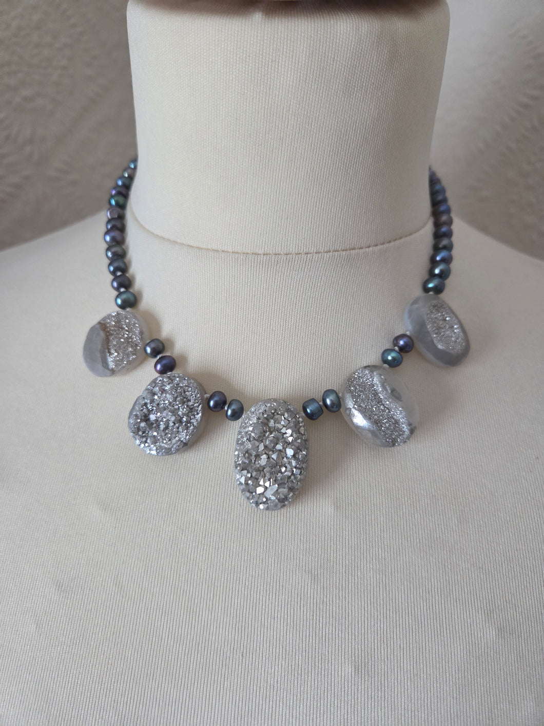 Druzy quartz and freshwater pearls necklace 15