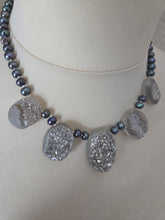 Druzy quartz and freshwater pearls necklace 15"