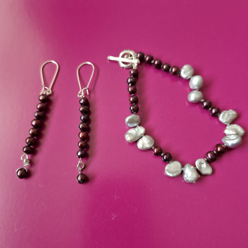 Freshwater pearl necklace, bracelet and earrings